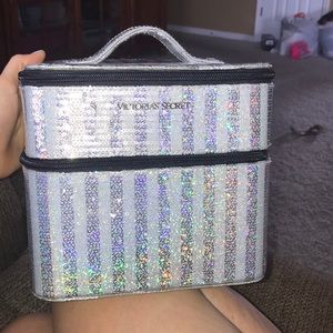 VS makeup storage container